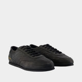 Minimal Sneakers - COMMON PROJECTS - Leather - Black