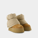 W Classic Mini Dipper Puffer 棕色皮毛一体踝靴