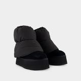 W Classic Mini Dipper Puffer 黑色皮毛一体踝靴