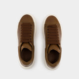 Oversized 卡其色小牛皮厚底运动鞋