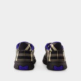 Burberry Terrace 黑色合成皮革运动鞋