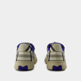 Burberry Terrace 裸色合成皮革运动鞋