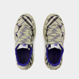 Burberry Terrace 裸色合成皮革运动鞋