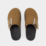 Feminine Buckle 巧克力色光面小牛皮凉拖