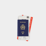 蓝色皮制护照卡包