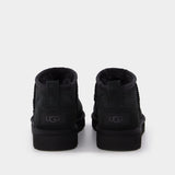 Classic Ultra 女士黑色羊毛雪地短靴