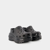 Classiques Mega Crush 黑色凉鞋洞洞鞋