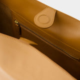 Leonore L 驼色光面小牛皮肩包