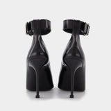 Boxcar 黑色牛皮尖头高跟鞋