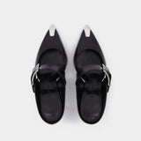 Boxcar 黑色牛皮尖头低跟鞋