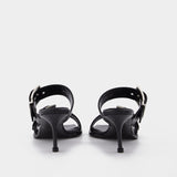 黑色牛皮金属搭扣高跟凉鞋