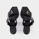 黑色牛皮金属搭扣高跟凉鞋