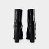 黑色羊皮踝靴