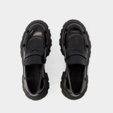 Wander黑色牛皮镂空乐福鞋