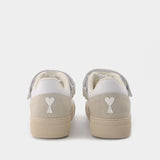 AMI Paris Low-Top ADC 白色低帮厚底舒适运动休闲鞋 男士