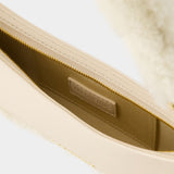 Jacquemus Le Bisou Doux 浅米色皮质腋下包