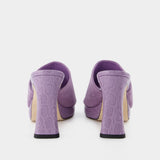 By FarBeliz 鳄鱼压纹牛皮拼麂皮高跟凉鞋