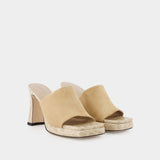 By FarBeliz 鳄鱼压纹牛皮拼麂皮高跟凉鞋