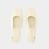 Liya 米色光面小牛皮凉鞋