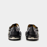 Toga Pulla Aj1278 黑色亮面小牛皮平底错跟鞋