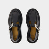 Toga Pulla Aj1278 黑色亮面小牛皮平底错跟鞋