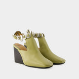 Aj1308 卡其色光面小牛皮凉鞋