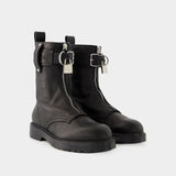 J.W. Anderson Punk Combat Boots 皮质踝靴