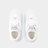 白色光面小牛皮运动鞋