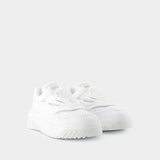 白色光面小牛皮运动鞋