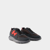 Interactive3 黑色牛皮质运动鞋