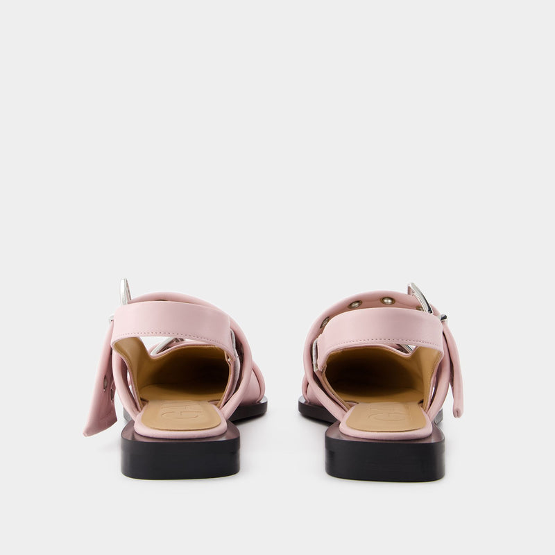 Feminine Buckle 粉色植鞣皮芭蕾舞鞋