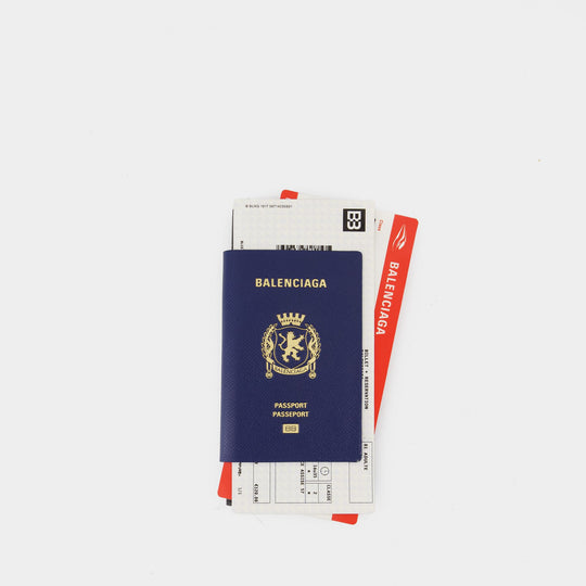 蓝色皮制护照卡包