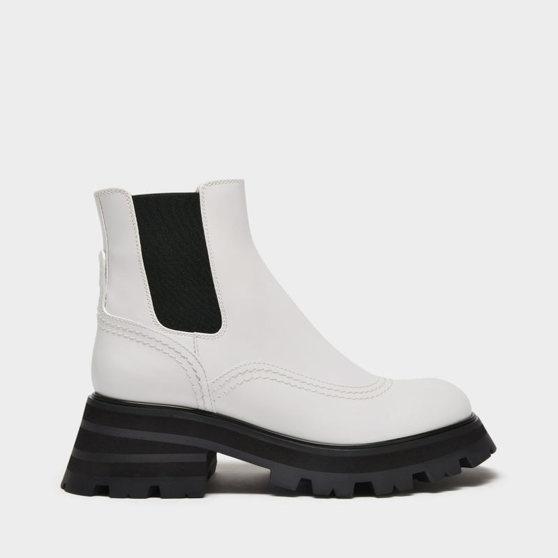 Wander Chelsea Boots in White Leather