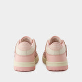 Skeltop Low 粉色光面小羊皮运动鞋