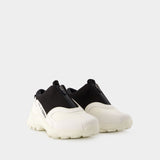 Y-3 Terrex Swift R3 Gtx Lo 黑白拼色光面牛皮运动鞋