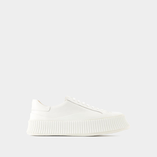 米色光面小牛皮运动鞋