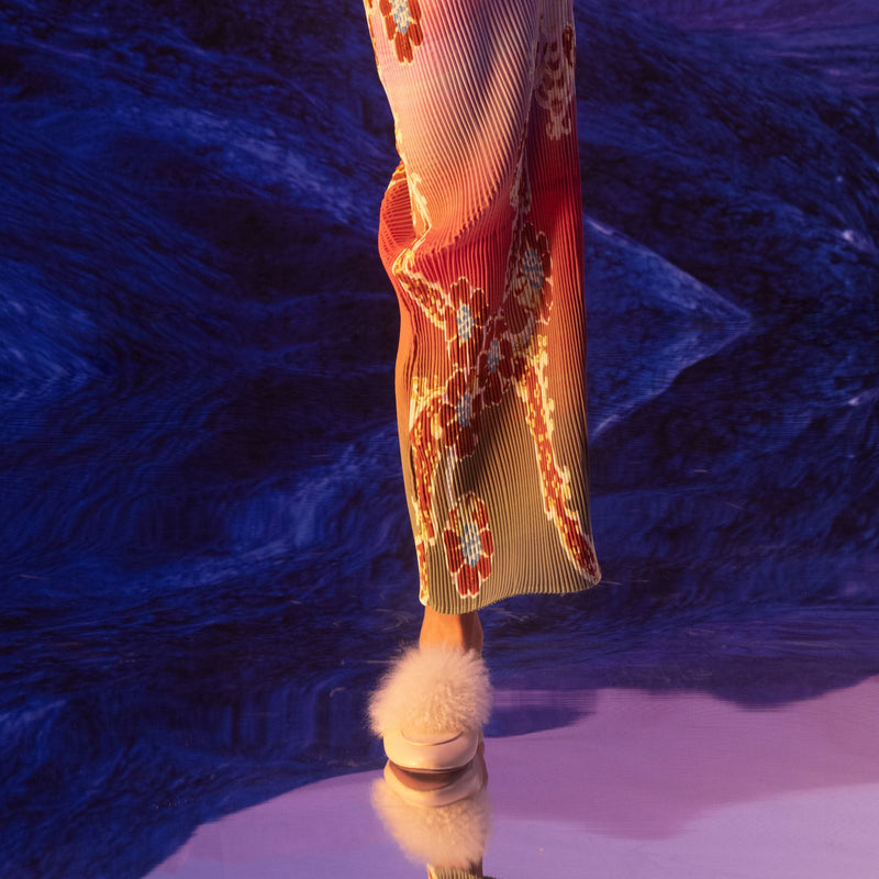 Aquazzura Foxy Flat 女士毛球饰物绒面皮质平底休闲鞋